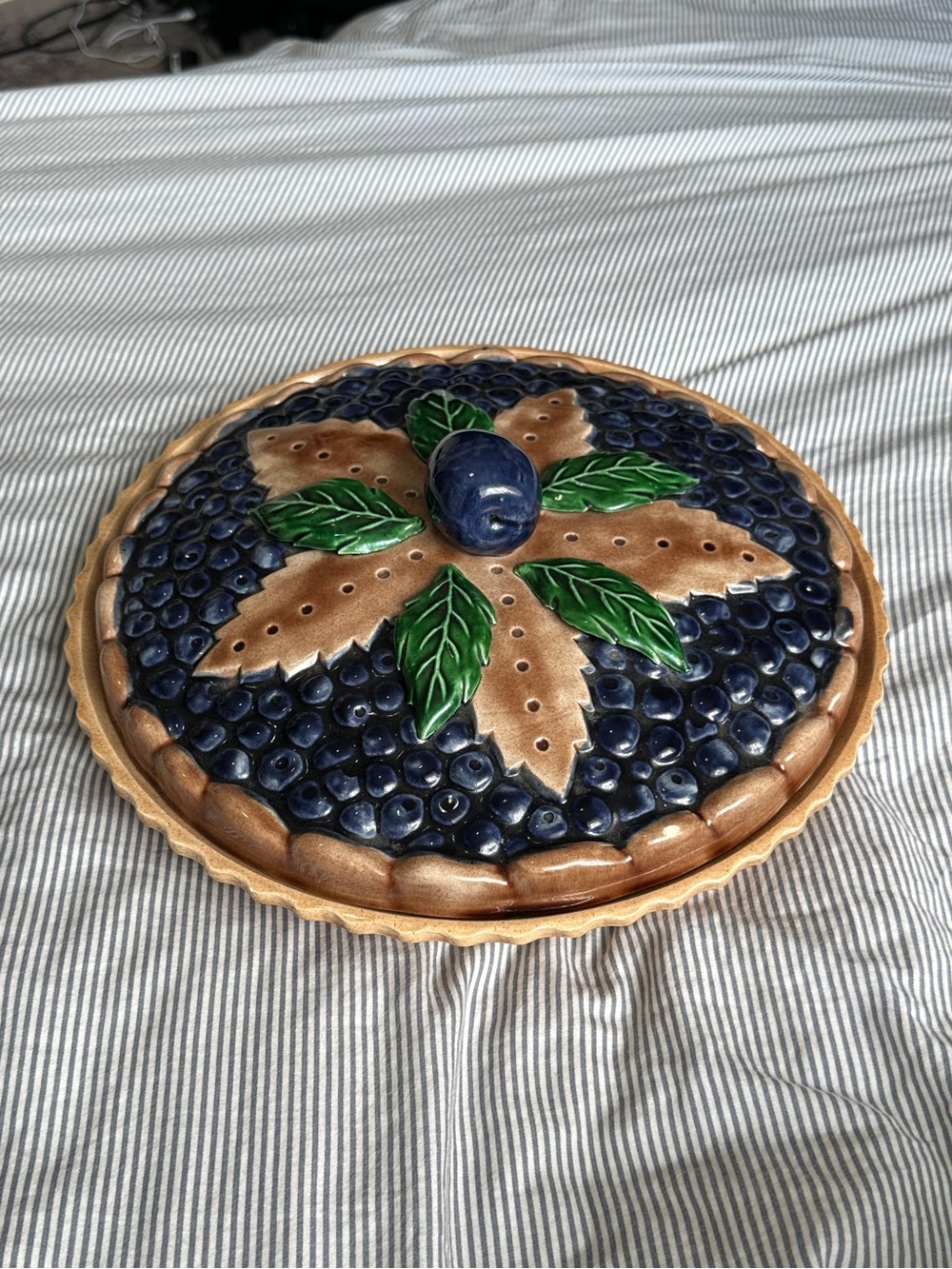 Made in Portugal Blueberry Ceramic Pie Dish With Lid - Blue, Green, Brown